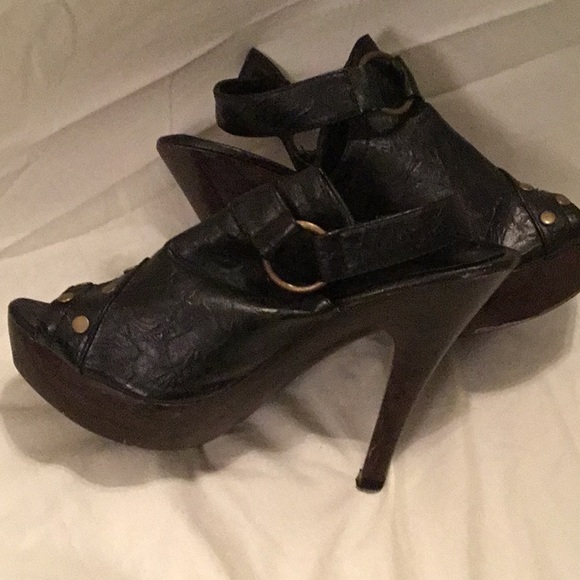 Black studded Peep-toe sling back heel size 7.5/8 - Picture 3 of 4